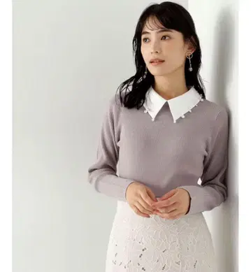 펄 장식 옷깃의 리브 니트
