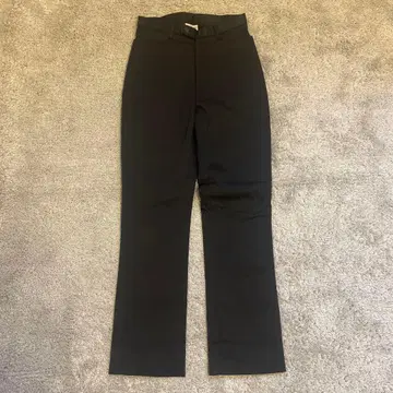 [ rue blanche ] 뤼블랑슈 센터 프레스 테이퍼드 팬츠