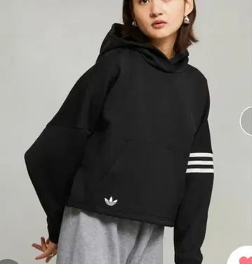 adidas 크롭 후드티 블랙 3라인