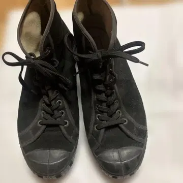 체코제 벌카나이즈 제법 블랙 스웨이드 스니커즈