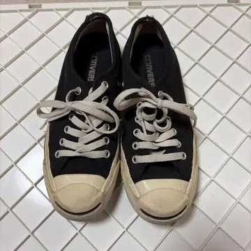 블랙 캔버스 스니커즈