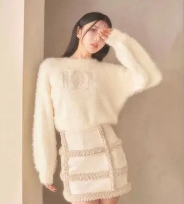 Darich 퀼트 로고 샤기 니트탑 아이보리