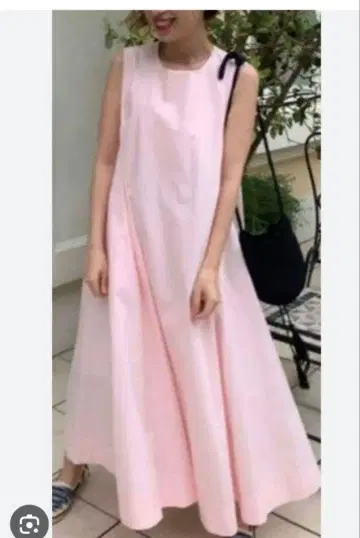 UNMINOU 핑크 슬리브리스 플레어 원피스