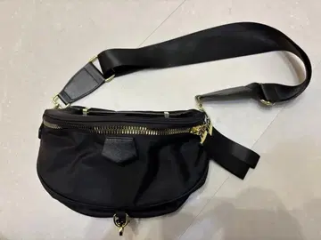 PECHINCHAR 페신샤 메탈 지퍼 숄더 백 블랙