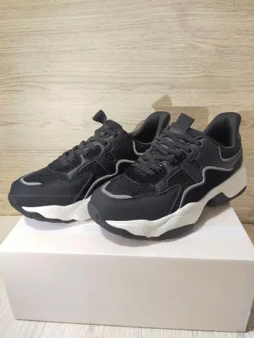 하아츄 x welleg 스니커즈 ROOM 콜라보 슬립온 핸즈프리