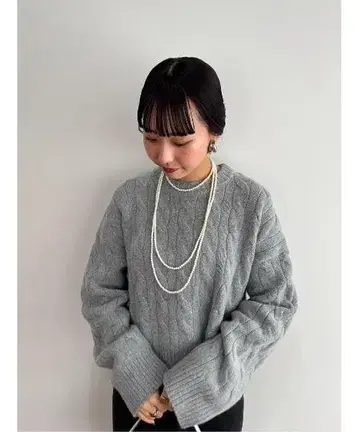 Mila Owen(미라 오웬) 울 혼방 짧은 기장 케이블 니트 풀오버