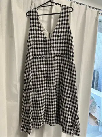 안미누 슬리브리스 체크 무늬 원피스