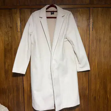 ZARA 화이트 체스터 코트