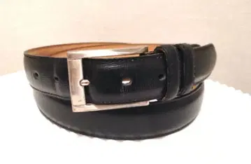 블랙 가죽 벨트 심플한 디자인