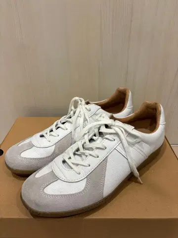 저먼 트레이너 화이트/그레이 가죽 스니커즈