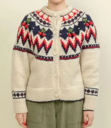 CHILD WOMAN 네팔 핸드 니트 퀼심 체리 자수 가디건