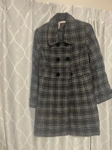 그레이 계열 체크 더블 브레스트 피 코트