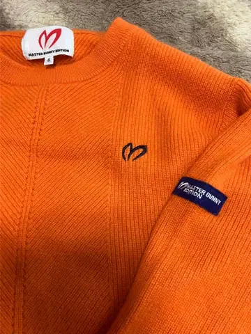 MASTER BUNNY EDITION 오렌지 스웨터