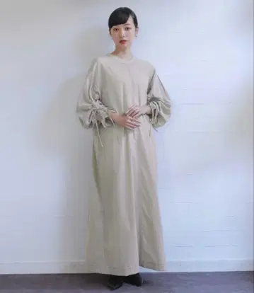 LOWRYS FARM 드로스트 암 원피스 베이지