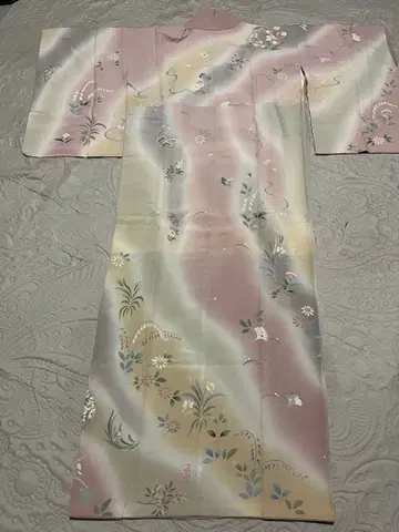 호몬기 옅은 핑크와 크림색 꽃무늬