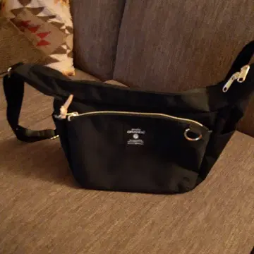 나일론 소재 블랙 숄더백 anello