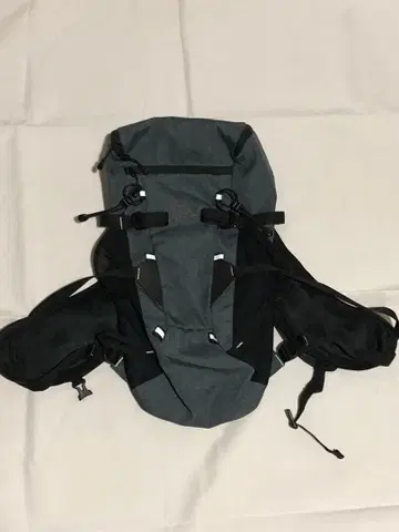 Mountain Hardwear Fluid 16 트레일 러닝 백팩