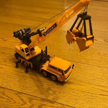 다이아펫트 미쓰비시 후소 대형 버킷 트럭 1/36 스케일