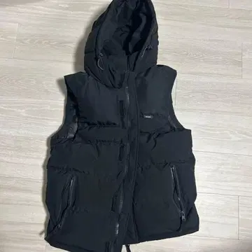 ZARA 블랙 다운 베스트 S 사이즈