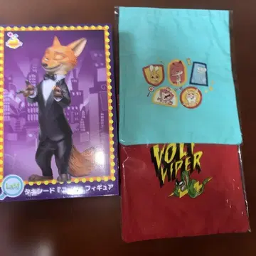 닉 와일드 피규어와 토트백