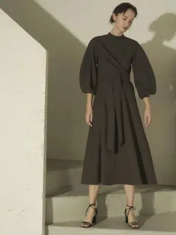 L'Or 로르 코쿤 슬리브 랩 원피스 (그레이)