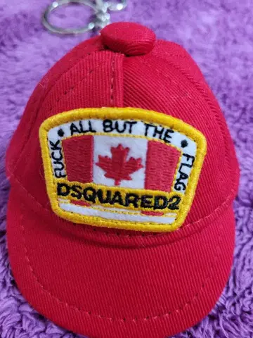 새상품 X'mas 선물로 DSQUARED2 키링