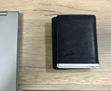 KUSHITANI 3단 폴더형 지갑 화이트 악센트