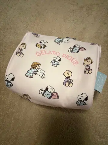 가격 인하 가능 이번 시즌 신상 젤라또피케 SNOOPY 파우치 미사용품