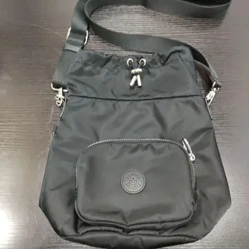kipling 키플링 블랙 숄더백 드로우 스트링 디자인