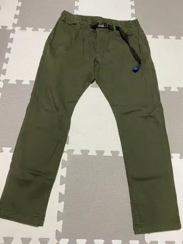 올리브색 슬림핏 팬츠 허리밴딩