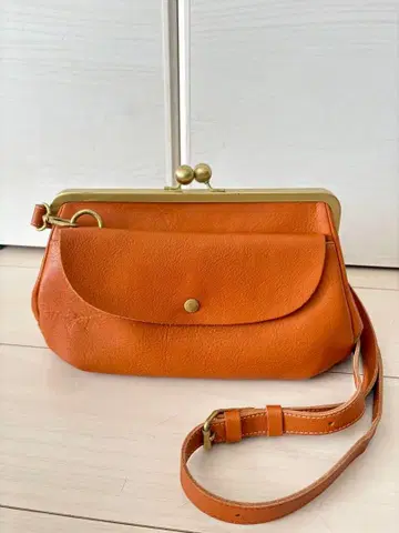 Kissora 가죽 숄더백