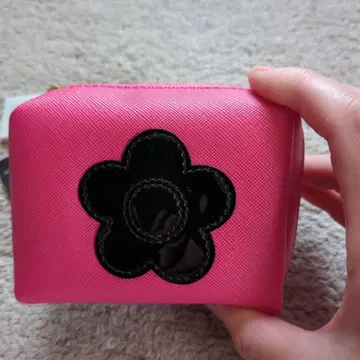 마리콴트의 파우치