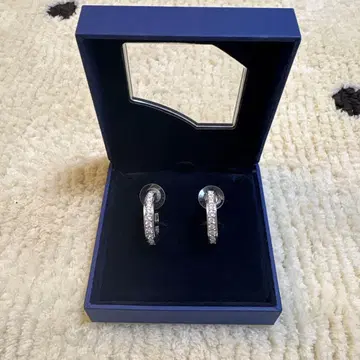 SWAROVSKI 크리스탈 후프 귀걸이