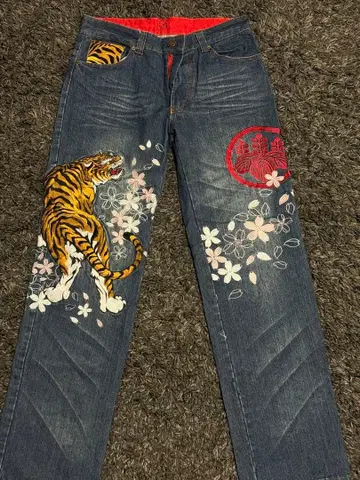 호랑이 벚꽃 자수 데님 팬츠