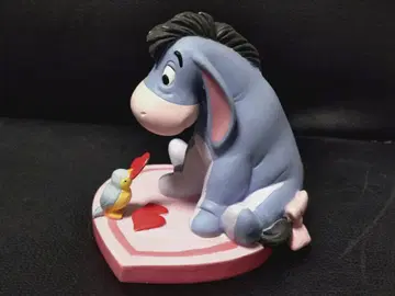 디즈니 발렌타인 피규어 이요르 하트형 받침대