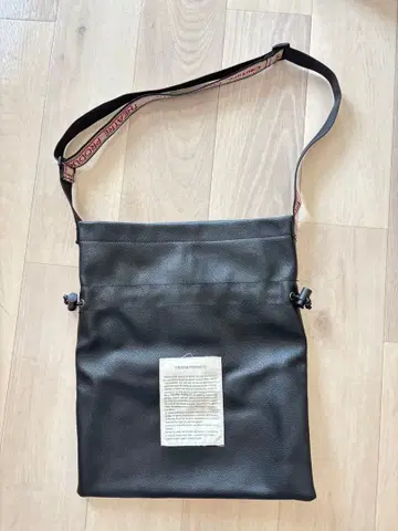 시어터 프로덕츠 블랙 숄더백