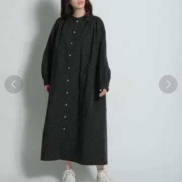 니코앤드 마세 밴드 카라 와이드 원피스 블랙 x 화이트 도트