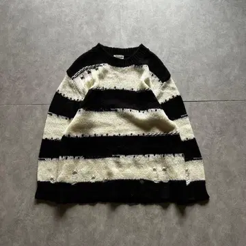 grunge damage boarder knit black white