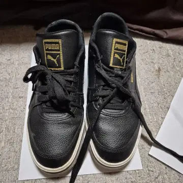 PUMA 블랙 가죽 스니커즈