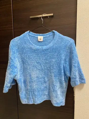 스카이블루 반팔 니트