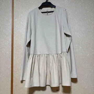 베이지 스트라이프 플레어 긴팔 상의