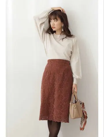 플로키 레이스 타이트 스커트 PROPORTION BODY DRESSING