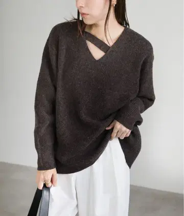 selectMOCA 비대칭 V넥 니트탑