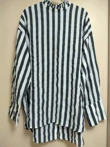 컨디션 최상 스픽 앤 스팬 프릴 컬러 스트라이프 셔츠 2023년 모델