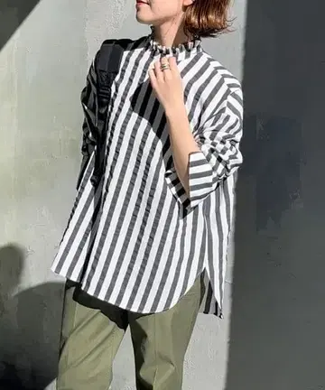 컨디션 최상 스픽 앤 스팬 프릴 컬러 스트라이프 셔츠 2023년 모델