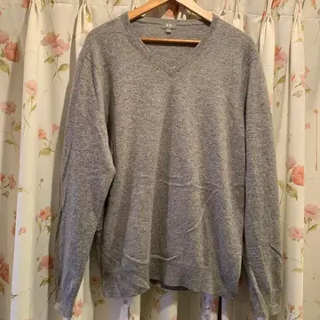 새상품급 유니클로 캐시미어 100% V넥 스웨터 XL 사이즈