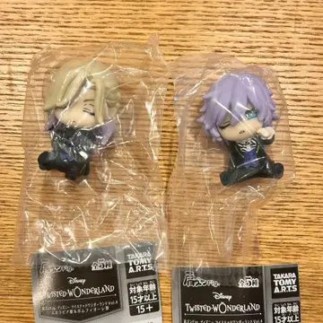 어깨 쿵*트위스티드 원더랜드 포므피오레 기숙사*빌*에펠