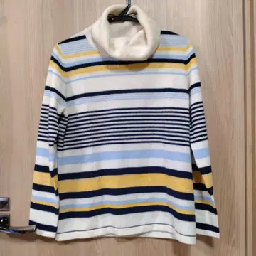 SOAGE 스트라이프 터틀넥 니트