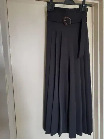 블랙 플리츠 큐롯 플레어 팬츠 벨트 포함