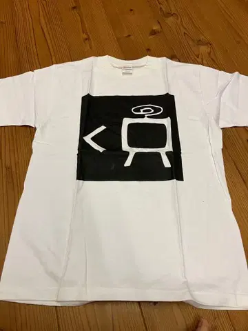 less than TV T셔츠 화이트